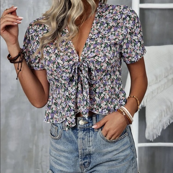 ALLOVER FLORAL PRINT KNOT FRONT PEPLUM BLOUSE - Picture 4 of 8